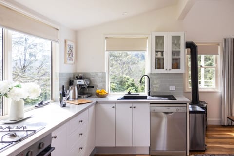 Wattamolla Lodge | Private kitchen | Microwave, oven, stovetop, dishwasher