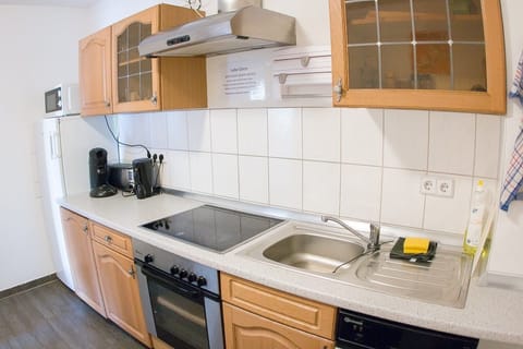 Double Room | Shared kitchen | Fridge, microwave, stovetop, toaster