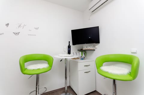 Standard Double Room | Premium bedding, minibar, in-room safe, desk