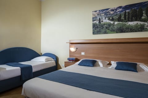 Superior Quadruple Room | Free WiFi, bed sheets