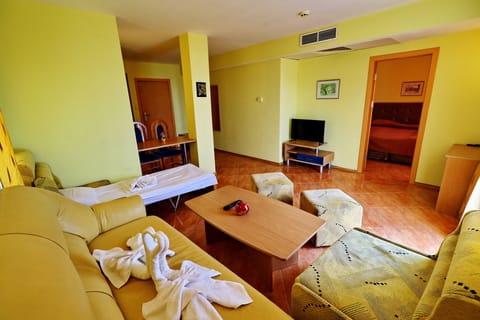 Panoramic Apartment | Desk, iron/ironing board, free WiFi, bed sheets