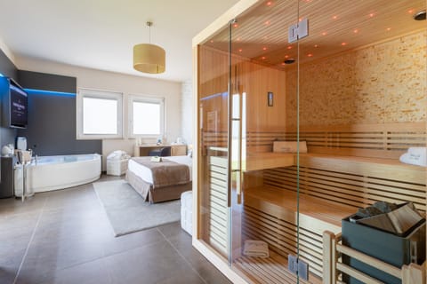 Romantic Studio Suite, 1 Queen Bed, Sauna, Sea View | Minibar, in-room safe, desk, blackout drapes