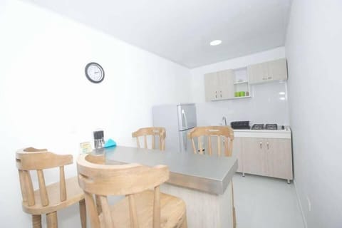 Apartamento familiar | Private kitchen | Fridge, microwave, stovetop, toaster