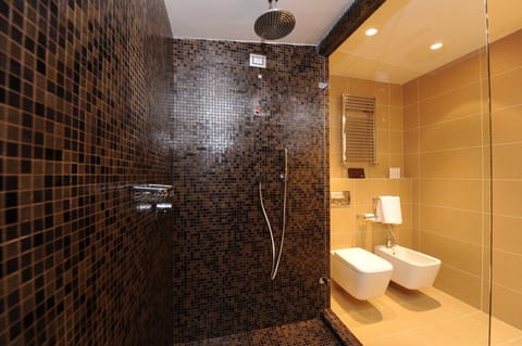 Junior Double Room Single Use (Benessere con bagno turco) | Bathroom | Free toiletries, hair dryer, slippers, bidet