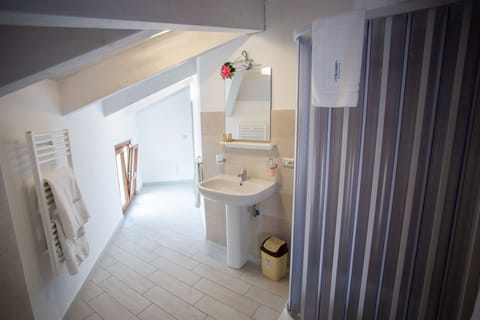 Family Apartment, Private Bathroom, Sea View | Bathroom