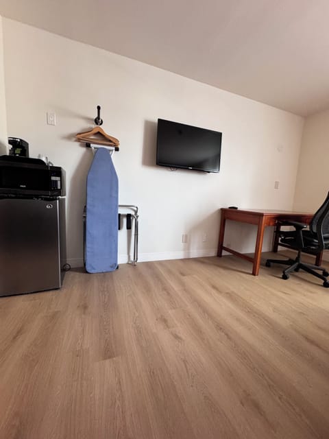 King Bed - Non Smoking | Desk, blackout drapes, iron/ironing board, free WiFi