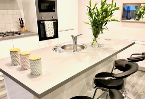 House, 3 Bedrooms, Non Smoking | In-room dining