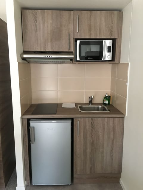 Superior Studio, Non Smoking (2 People) | Private kitchenette | Fridge, microwave, stovetop, highchair