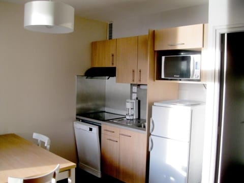 Apartment (2 pers) | Private kitchen | Fridge, microwave, stovetop, dishwasher