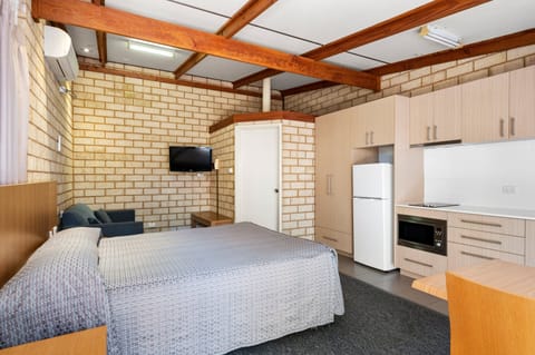 Standard Studio, Non Smoking, Kitchen (Studio Apartment) | Iron/ironing board, free cribs/infant beds, free WiFi, bed sheets