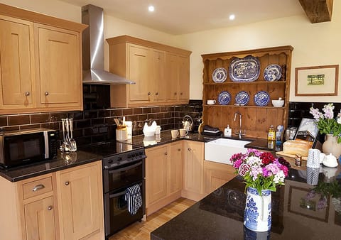 LACKFORD LAKES BARNS: HOLM OAK BARN | Private kitchen | Fridge, microwave, oven, stovetop