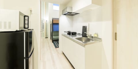 Standard Room | Private kitchen | Full-size fridge, microwave, stovetop, electric kettle