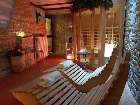 Couples treatment rooms, sauna, spa tub, steam room, Turkish bath