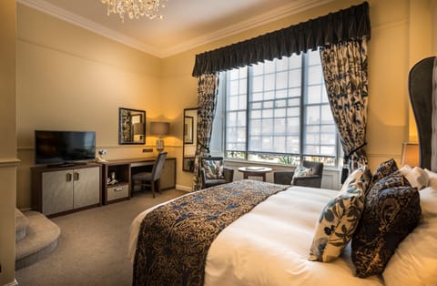 Deluxe Double Room | Desk, blackout drapes, iron/ironing board, free WiFi