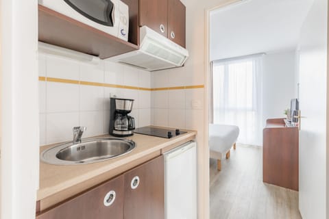 Double Studio | Private kitchen | Fridge, microwave, stovetop, dishwasher