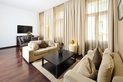 Executive Suite | Living area | 35-inch flat-screen TV with satellite channels, TV