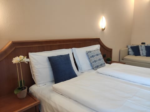 Classic Double Room | In-room safe, desk, free WiFi, bed sheets