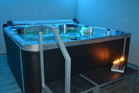 Indoor spa tub