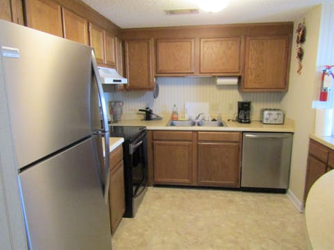 Condo, 2 Bedrooms | Private kitchen | Fridge, microwave, oven, dishwasher