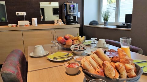Daily buffet breakfast for a fee