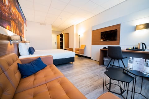 Hypo-allergenic bedding, desk, iron/ironing board, cribs/infant beds