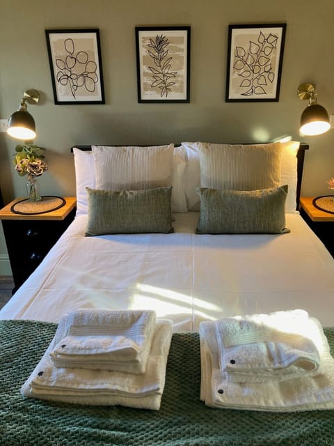 Family Room (Room 4) | Iron/ironing board, free WiFi, bed sheets