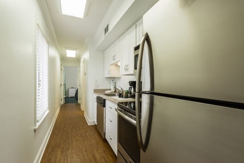 Room, 1 Bedroom | Private kitchen | Fridge, microwave, coffee/tea maker, toaster