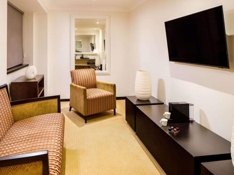 Superior Suite, 1 Double Bed | In-room safe, desk, iron/ironing board, free cribs/infant beds