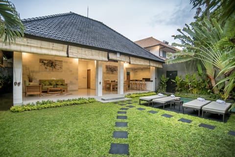 3-Bedroom Villa | Garden view