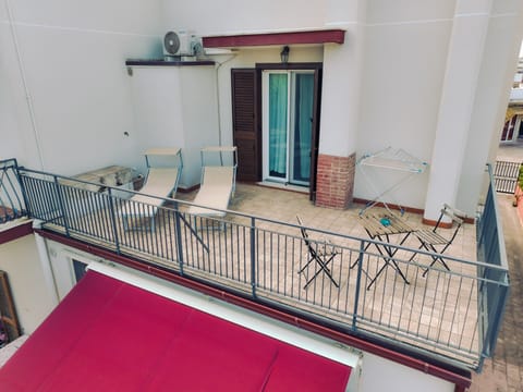 Standard Double Room (blu) | Balcony