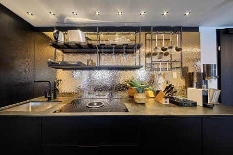 Apartment, 3 Bedrooms (Appartement Top 1) | Private kitchen | Microwave, stovetop, coffee/tea maker, electric kettle