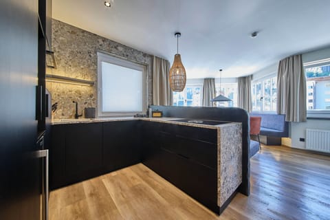 Apartment, 3 Bedrooms (Appartement Top 3) | Private kitchen | Microwave, stovetop, coffee/tea maker, electric kettle