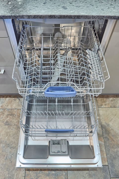 Apartment (Appartement) | Private kitchen | Full-size fridge, oven, stovetop, espresso maker