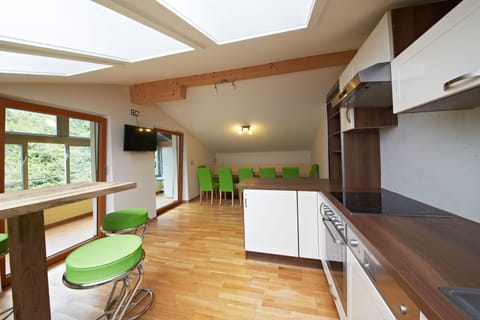 House, 5 Bedrooms (Holiday Lodge) | Private kitchen | Full-size fridge, microwave, oven, stovetop