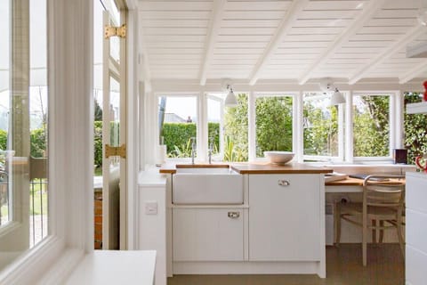 Antonia's Pearls, The Sea Cabin | Premium bedding, individually decorated, individually furnished