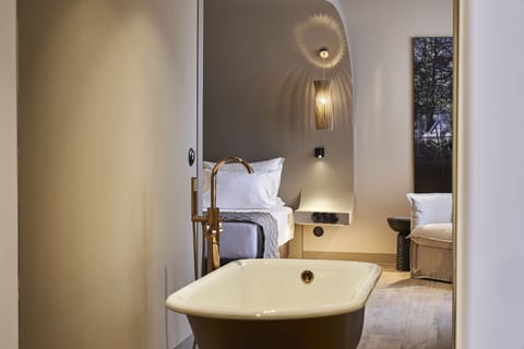 Double or Twin Room (Audience) | Bathroom | Designer toiletries, hair dryer, towels