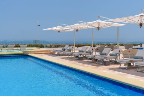 4 outdoor pools, pool umbrellas, sun loungers