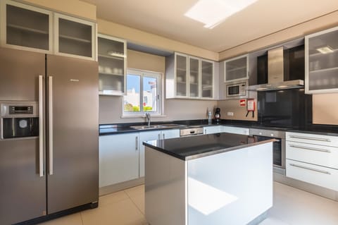 Villa, 3 Bedrooms | Private kitchen | Full-size fridge, microwave, stovetop, dishwasher