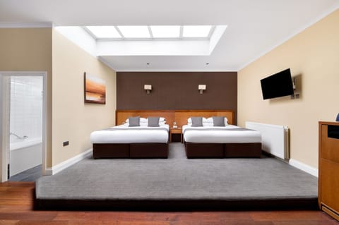 Superior Twin Room | In-room safe, desk, laptop workspace, iron/ironing board