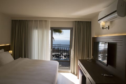 Suite, Sea View | Premium bedding, minibar, in-room safe, desk