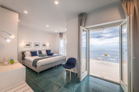 Deluxe Studio Suite, Sea View | Premium bedding, minibar, in-room safe, individually decorated