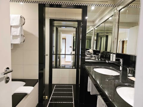 Exclusive Triple Room, Multiple Beds, Non Smoking | Bathroom | Shower, free toiletries, hair dryer, towels