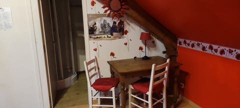 Romantic Double Room (Coquelicot) | Living area | 50-cm flat-screen TV with digital channels, TV