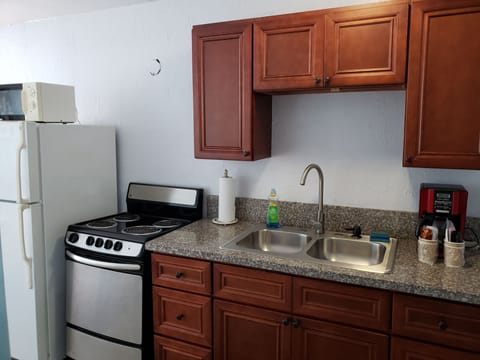 King With Kitchenettes | Private kitchenette | Fridge, microwave, oven, stovetop