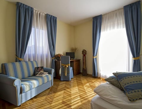 Classic Double Room, City View | Minibar, in-room safe, individually decorated, individually furnished