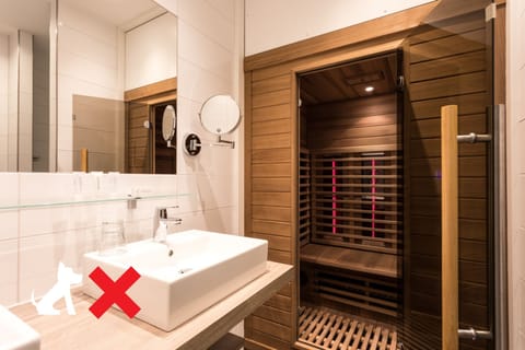 Wellness Suite | Bathroom | Shower, free toiletries, towels