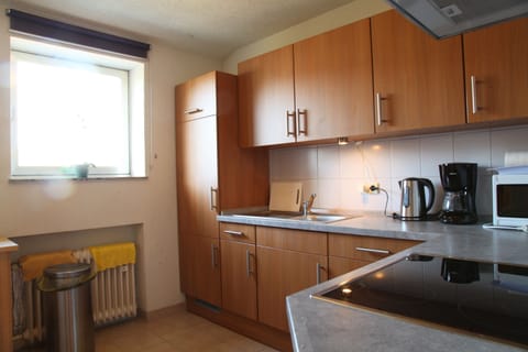 Apartment (Hesborn 5; incl. 60 EUR cleaning fee) | Private kitchen | Fridge, microwave, stovetop, coffee/tea maker