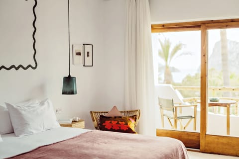 Deluxe Es Vedrà Sea View | Premium bedding, down comforters, memory foam beds, minibar