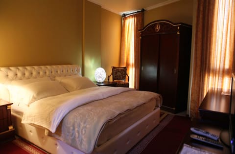 Single Room | Premium bedding, minibar, in-room safe, individually decorated