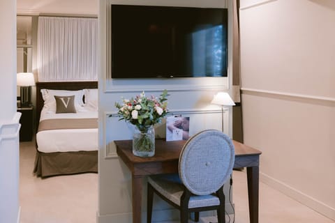 Junior Suite | Premium bedding, minibar, in-room safe, individually decorated